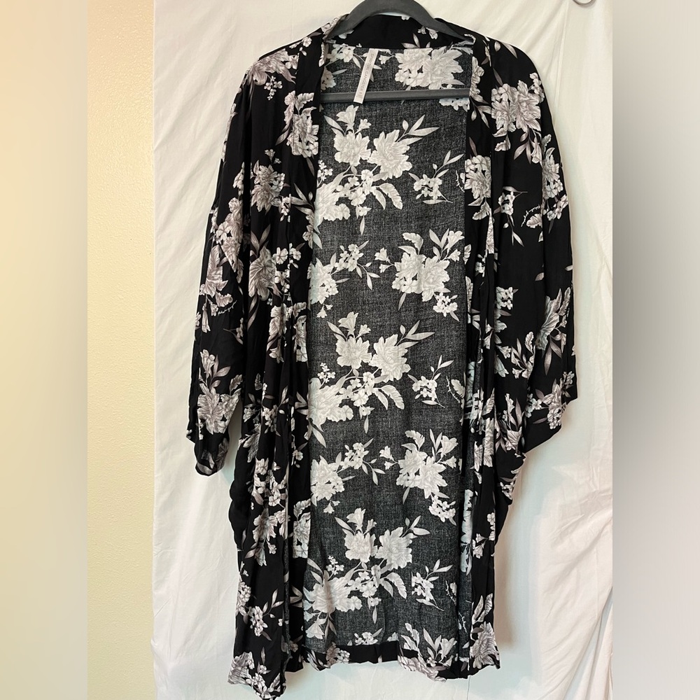 Spiritual Gangster black and white kimono
